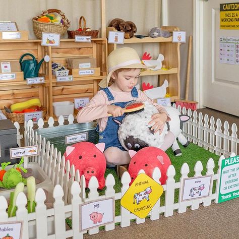 Play Farm, Farm Unit, Dramatic Play Preschool, Dramatic Play Centers, Play Centre, Farm Theme, Preschool Lessons, Baby Development, Dramatic Play