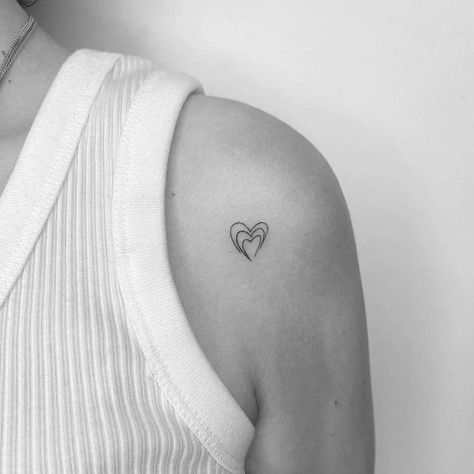 Tattoo Designs For Sisters, Heart Tattoo Fine Line, Hearts Tattoo Designs, Fine Line Heart Tattoo, Line Heart Tattoo, Three Hearts Tattoo, Fine Line Heart, Realistic Heart Tattoo, Tattoo Fine Line