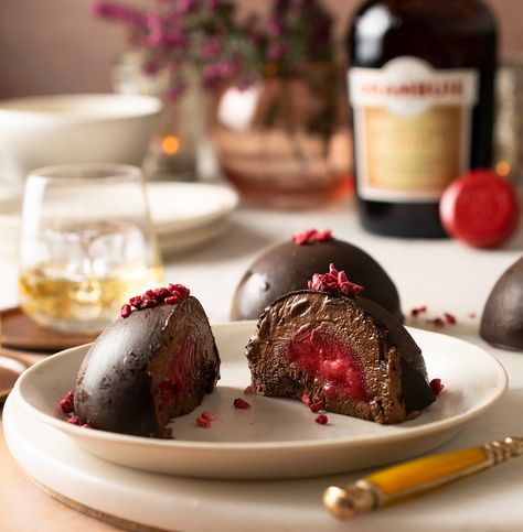 Chocolate and Raspberry Drambuie mousse bombe Chocolate Mousse Dome, Mini Chocolate Mousse, Cinnamon Banana Bread, Boozy Chocolate, Sponge Cake Filling, Chocolate And Raspberry, Honey Caramel, Ginger Biscuits, Cupcakes Recipes