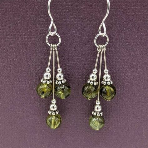 Earrings Handmade Greatergood, Earing Ideas Beads, Diy Earring Ideas Homemade, Beaded Jewelry Designs Ideas, Bead Earrings Ideas, Diy Dangle Earrings, Simple Beaded Earrings, Handmade Earrings Diy, Dyi Earrings