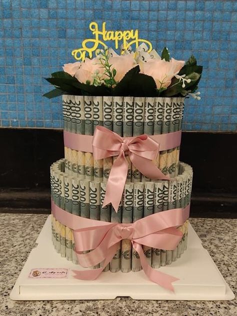 Money Tower Cake, Diy Candy Cake Tower, Money Cake Diy, Bucket Money, Money Tower, Birthday Cake For Women Simple, Money Cakes, Money Creation, Wedding Gift Money