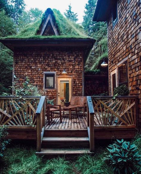 Pacific Northwest Style Home, Jacob Witzling, Castle Cabin, Pacific Northwest Cabin, Fairytale Woods, Timber Handrail, Pacific Northwest Style, Cabin Modern, Northwest Style