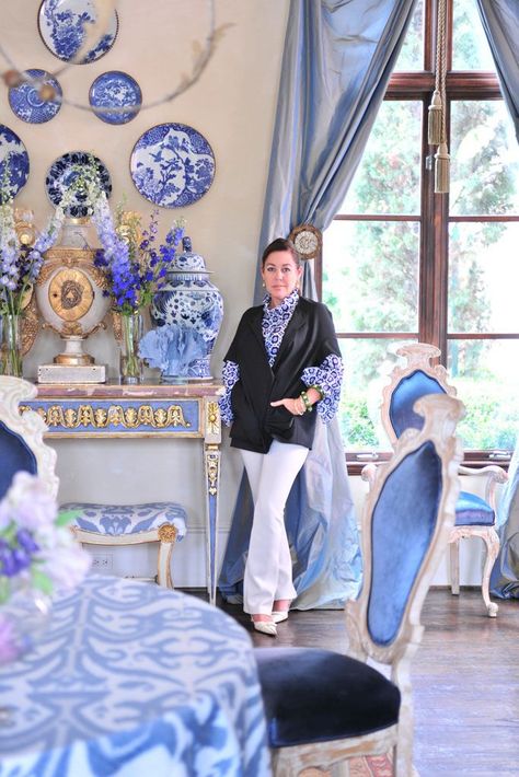 I Heart, Michelle Nussbaumer, Blue And White Plates, Vasos Vintage, Blue And White Living Room, Latest Sofa Designs, Blue White Decor, Blue And, Chinoiserie Chic