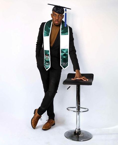 Naija Nation on Instagram: "He did it for the CULTURE! 🎓🇳🇬 A huge congratulations to @eberechukwuuu for graduating with a B.S. in Marketing from The University of Toledo! 🎉 Class of 2023 be sure to grab your Graduate Stole ahead of time! #NaijaProud #NaijaStrong #NaijaNation" Graduation Photography Men, Convocation Photoshoot, University Of Toledo, Graduation Pose, Men Pose, Men Portrait, College Graduation Photoshoot, Photography Men, Graduation Photography Poses