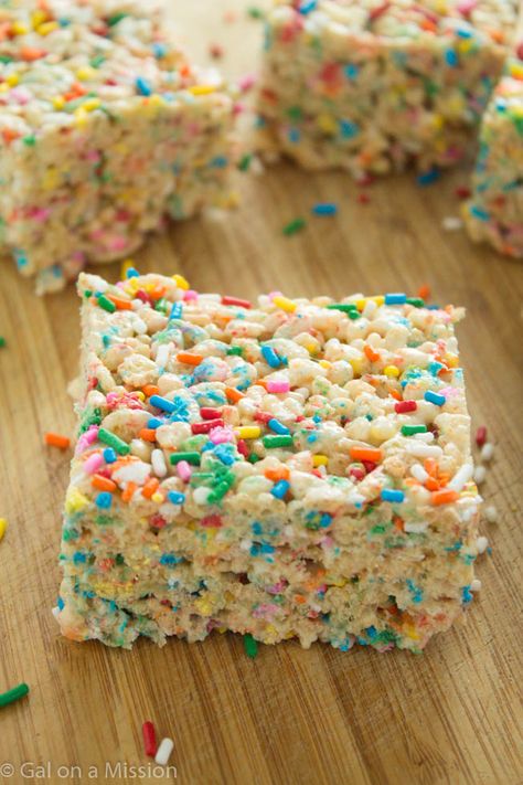 Fun Rice Krispie Treats, Smores Dessert, Sprinkle Party, Krispy Treats, Cereal Treats, Rice Krispy, Food Party, Oreo Dessert, Ideas Food