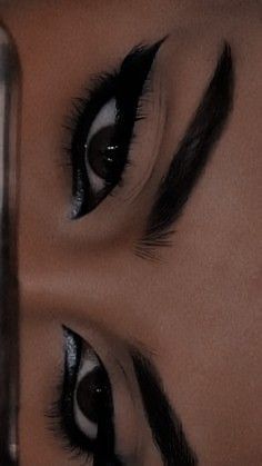 Black Eye Makeup, Vampire Bride, Dark Eye Makeup, Makeup For Black Skin, Lip Makeup Tutorial, Eye Makeup Pictures, Pinterest Makeup, Dope Makeup, Dark Makeup