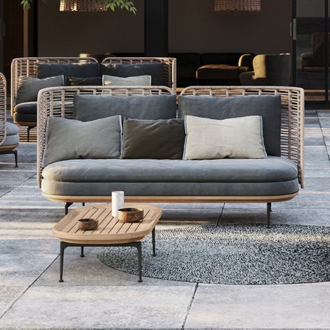 The Mistral coffee table in front of the sofa from Gloster on the terrace Work Space Design, Home Design Store, Curved Table, Outdoor Coffee Table, Outdoor Furniture Design, Workspace Design, Outdoor Coffee Tables, Neutral Color Palette, Outdoor Carpet