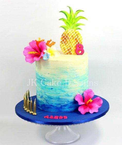 Tropical pineapple birthday cake Tropical Cakes, Hawaiian Cake, Pineapple Birthday, Hawaiian Birthday Party, Hawaiian Birthday, Fiesta Tropical, Pineapple Parties, Tropical Birthday, Luau Birthday