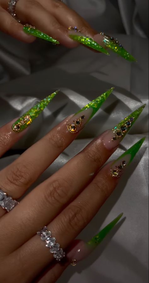 Long Nail Designs Stilettos Bling, March Stilleto Nails, Acrylic Stilletto Nails, Glitter Stilleto Acrylic Nails, Green Stilleto Nails Design, Dope Nail Designs Stilettos, Green Stilletto Nails, Green Nails Acrylic Long, Nails Acrylic Stiletto Long