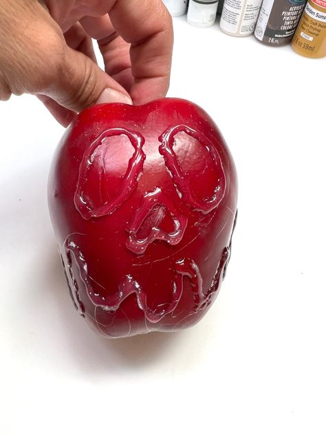 Diy Poison Apple Decoration, Poison Apple Halloween Decor, Poison Apple Diy, Diy Poison Apple, Candy Apples Diy, Lab Decorations, Fun Things To Make, Snow White Poison Apple, Apple Wine