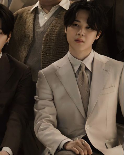 Jimin In Suit Aesthetic, Park Jimin In Suit, Jimin In Suit, Jimin Suit, Jimin Angry, Mehendi Outfits For Bride, Angry Mood, Prince Jimin, Jimin Pics