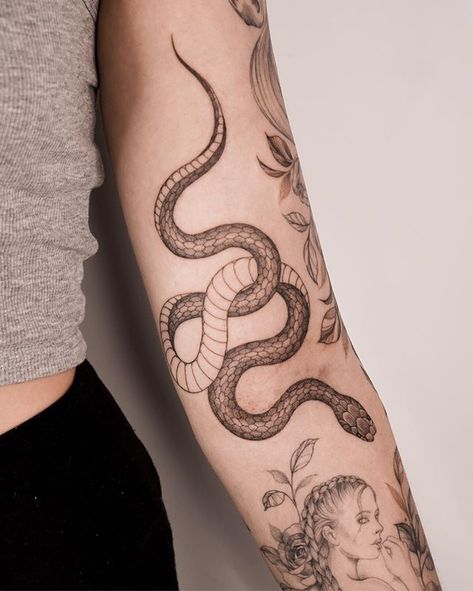 Devine Tattoo, Snake Arm Tattoo, Abstract Snake, Stunning Tattoos, Abstract Tattoo Designs, Special Tattoos, Modern Tattoos, Symbol Tattoos, Snake Tattoo