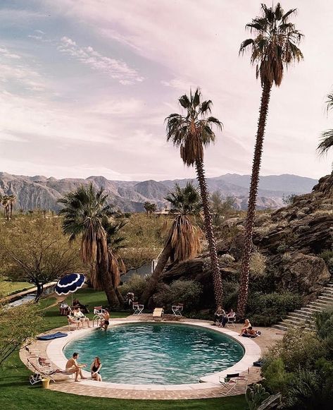 The Tennis Club Pool taken by J. Baylor Roberts in Palm Springs, California for National Geographic, 1940 Ideas De Piscina, Bohol, California Love, California Dreaming, National Geographic Photos, Cool Pools, Pretty Places, Oh The Places Youll Go, Palm Springs