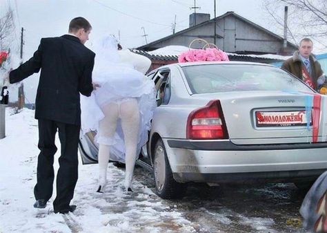 Funny Wedding Pictures: 14 More Wedding Photo Blues Worst Wedding Photos, Bad Family Photos, Awkward Family Christmas, Bad Wedding, Wedding Funny, Funny Wedding Pictures, Worst Album Covers, Family Christmas Card Photos, Bad Album