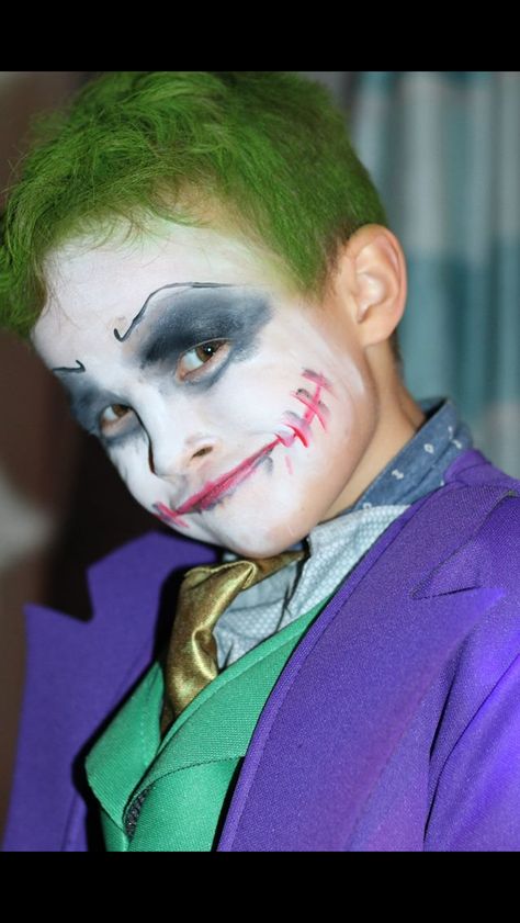 The joker, kids facepaint for Halloween Joker Face Paint, Disco Ideas, Face Paint Easy, Makeup For Kids, School Disco, Joker Makeup, Joker Costume, Joker Face, Paint Easy