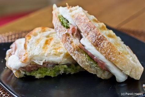 Prosciutto Panini, Mozzarella Panini, Vegetarian Party Food, Pesto Mozzarella, Best Italian Food, Panini Sandwiches, Panini Recipes, Italian Food Recipes, Easy Eat