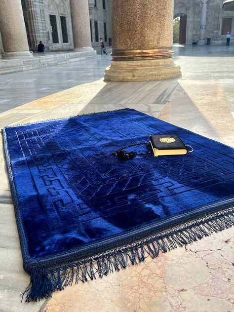 This special plush prayer mat can be a memorable gift for yourself or your loved ones, either as a set with the Quran and prayer beads or simply as the prayer mat alone. 💝 It offers both a physical and spiritual gift. You can choose to get it as a set or just the prayer mat. 🌿 Size: 80x120 Centimeters Weight: 1 Kilograms Sejadah Islamic, Prayer Mat, The Prayer, The Quran, Prayer Rug, Muslim Wedding, Eid Gifts, Islamic Gifts, Rug Sets