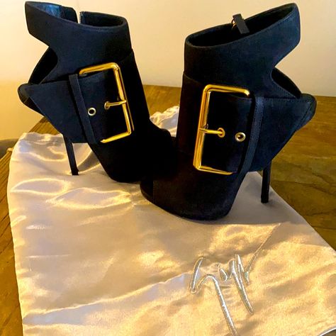 Dagger Heels, Magic Shoes, Fashion Shoes Heels, Shoes Heels Classy, Fab Shoes, Zanotti Shoes, Chic Shoes, Super High Heels, Girly Shoes