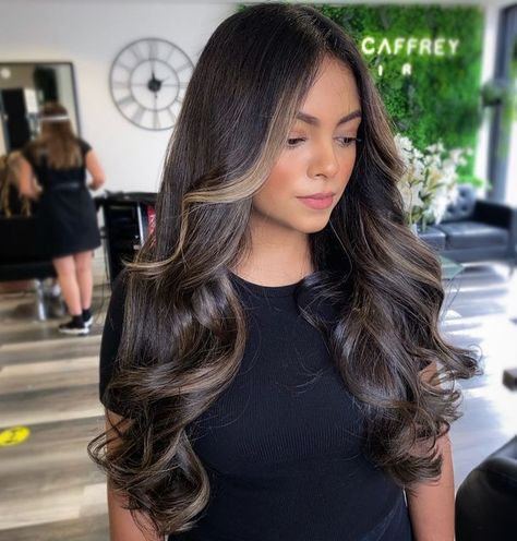 Balayage Melt, Dark Brunette Balayage, Black Hair Balayage, Dark Brunette Hair, Side Hair, Hair Gloss, Hair Inspiration Long, Layered Haircuts For Medium Hair, Brunette Balayage