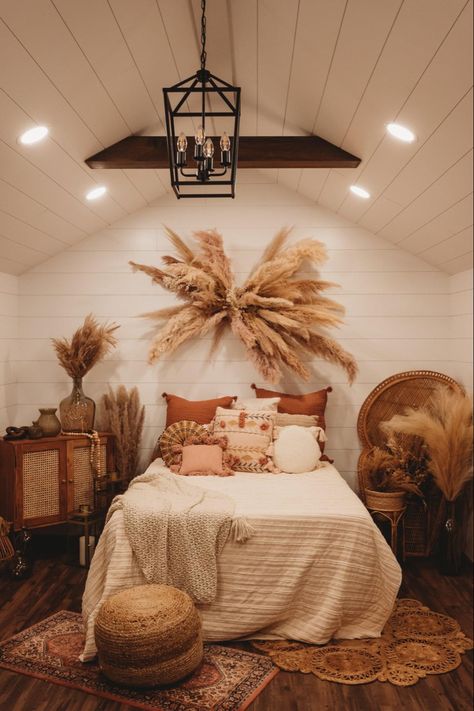 Spare Room Photography Studio, Tiny House Photography Studio, Shed Photography Studio Ideas, Shed Studio Photography, Shed Photo Studio, Backyard Photography Studio, Photography Shed Studio, Tiny Photography Studio, Boho She Shed Interior