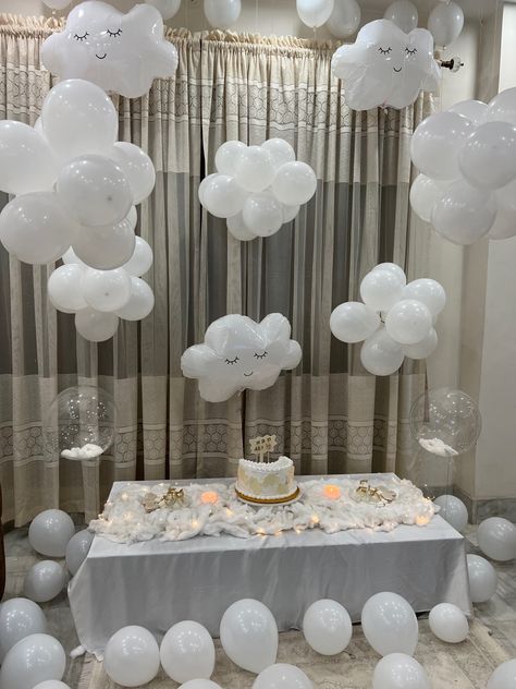 #baby #party #6months #halfbirthday #aesthetic #clouds #whiteparty Cloud 9 Party Food, Cloud Themed Food, Cloud Themed Birthday Party, Heaven Party Theme, Birthday Cake Cloud, Cloud Theme Birthday Party, Cloud Nine Birthday Party Decorations, On Cloud 9 Birthday Party, Cloud Birthday Party