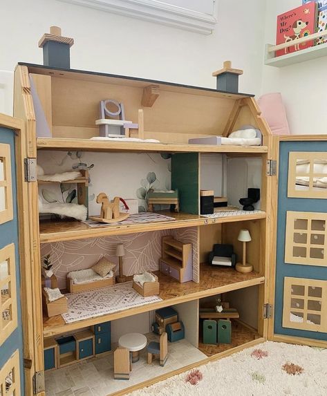 #dollshouse #diy Dollhouse Upcycle Diy, Dolls House Diy, Upcycled Dolls, Cardboard Dollhouse, Upcycle Diy, Dolls House Furniture, Diy Upcycle, Wooden Dollhouse, Diy Dollhouse Furniture