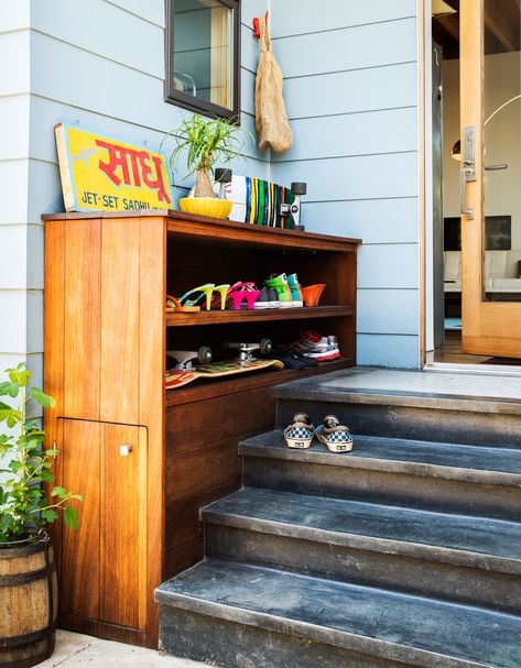 Outdoor shoe cabinet