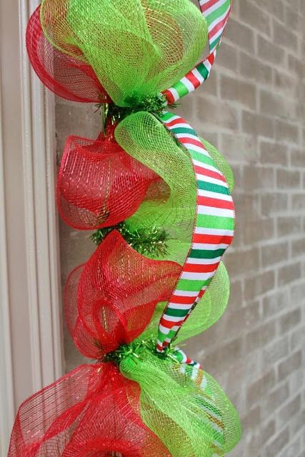 Deco mesh garlands are easy to make and can be adapted    to  any occasion or colors that you want.  They are also    inexpensive and g... Diy Snowman Wreath, Mesh Garland, Deco Mesh Garland, Theme Carnaval, Le Grinch, Diy Christmas Garland, Christmas Wreaths Diy Easy, Grinch Christmas Decorations, Mesh Wreath Tutorial