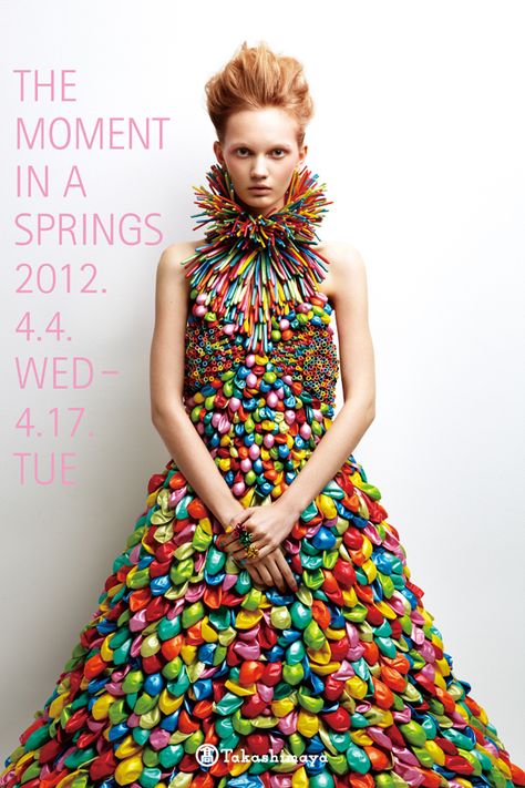 Dresses Made From Balloons? Click the link to see more of these amazing creations! Haine Diy, Textil Design, Balloon Dress, Weird Fashion, Recycled Fashion, Mode Inspiration, Color Themes, Creative Fashion, Stunning Dresses