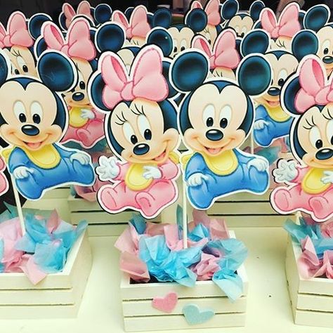 Disney Gender Reveal, Creative Gender Reveals, Gender Reveal Baby Shower Themes, Baby Gender Reveal Party Decorations, Mickey Theme, Idee Babyshower, Gender Reveal Party Theme, Minnie Mouse Baby Shower, Gender Reveal Themes