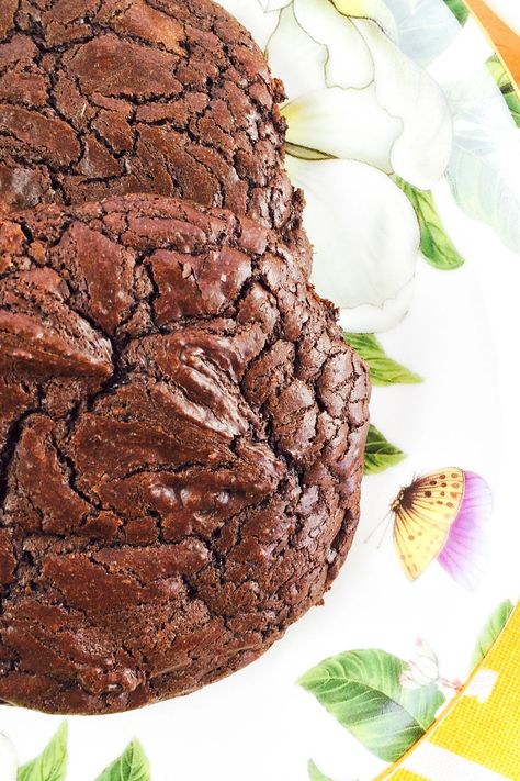 Low FODMAP Dark Chocolate Brownie Cookies - A Little Bit Yummy Low Fodmap Snack, Fodmap Baking, Healthful Foods, Fodmap Desserts, Cakes Slices, Dark Chocolate Brownie, Fodmap Food, Low Fodmap Snacks, Fodmap Snacks