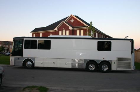 Skoolie conersion /// roof pipe. Good look for stove chimney Coach Bus Conversion, Bus Conversion Interior, Coach Conversion, Skoolie Conversion, School Bus Camper, Coach Bus, School Bus Conversion, Bus Camper, Bus Conversion