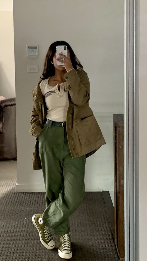 outfit inspo, casual wear, green outfit, converse Olive Converse Outfit, Olive Green Converse Outfit, Converse High Cut Outfit Street Styles, Color Converse Outfit, Dark Green Converse Outfit, Converse Green Outfit, Brown Fits Aesthetic, Outfits With Green Converse, Green Converse Outfit Ideas