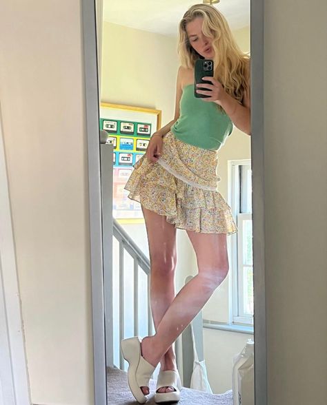 Anais Gallagher Style, Anaïs Gallagher, Anais Gallagher, Summer Style, Boho Shorts, Two Piece Skirt, Skirt Set, Two Piece Skirt Set, Summer Fashion