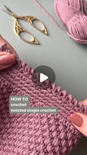 Twist Crochet Stitch, Twisted Single Crochet Border, Reverse Crab Stitch Crochet, Twisted Crochet Border, Reverse Single Crochet Edging, Stiff Crochet Stitch, Single Stitch Crochet Projects, Crab Stitch Crochet, Crochet Edging Tutorial