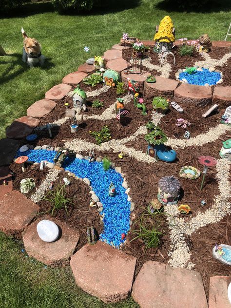 Fairy Garden Flower Bed, Gnome Garden Outdoor, Whimsical Fairy Garden, Kids Fairy Garden, Gnome Houses, Gnome Village, Fairy Garden Flowers, Fairy Garden Ideas, Dreamy Garden