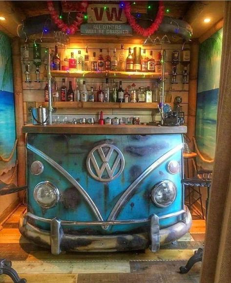 Diy Inventions, Casa Rock, Mechanic Shop Decor, Paint Magic, Trailer Bar, Steampunk Table, Car Parts Decor, Bus Bar, Compound Bows