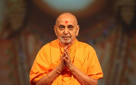 Pramukh Swami Maharaj Quotes, Pramukhswami Maharaj, Gujarati New Year Wishes, Baps Quotes, Motivation Stories, Pramukh Swami Maharaj, Jay Swaminarayan, New Year Wishes Quotes, Gujarati Suvichar