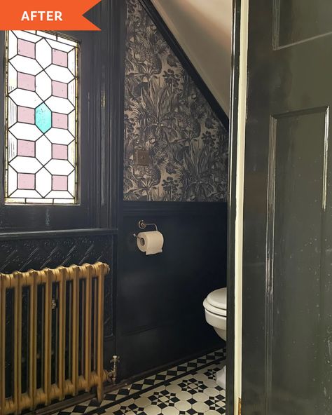 1930 Bathroom Ideas, 1920s Bathroom Ideas, Deco Powder Room, 1910s House Interior, Small Victorian Bathroom, Art Deco Powder Room, Victorian Bathroom Tiles, Broom Cupboard, Historic Bathroom