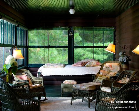 Traditional Porch, Porch Design Ideas, Screened Porch Designs, Sleeping Porch, Hanging Beds, Building A Porch, Hanging Bed, Vintage Cabin, Porch Furniture