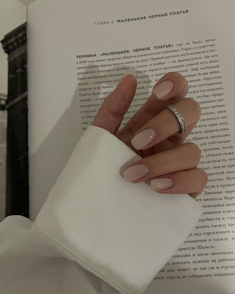 Nails For Rome, Clear And White Nails, Clear White Nails, Nagellack Trends, Hello Nails, Subtle Nails, Beige Nails, Minimal Nails, Casual Nails