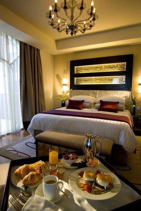 Dubai Fashionista Vip Hotel Room, Nice Hotel Rooms, Loving Room Decor, Hotel Bedroom Decor, Nice Bedrooms, Check Presenter, Nice Hotel, Luxury Hotel Room, Dream House Rooms