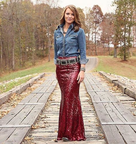 Trendy Fashion Tops Long, Red Sequin Skirt, Shiny Outfits, Sequin Skirt Outfit, Nfr Outfits, Maxi Sequin Skirt, Nfr Fashion, Strap Flats, Fun Clothes