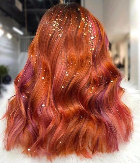 Dyed Curly Hair, Sunny Season, Copper Hair Color, Copper Hair, Glitter Hair, Styling Gel, Hair Inspiration Color, Hair Inspo Color, Hair Envy