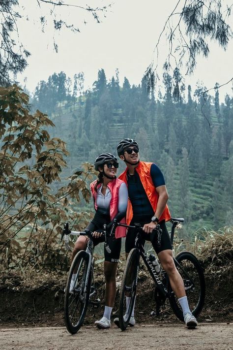 Cyclist Aesthetic, Encourage One Another, Custom Cycling Jersey, Cycling Inspiration, Cycling Jersey Design, Bike Couple, Outdoorsy Couple, Cycling Girl, Road Racing Bike