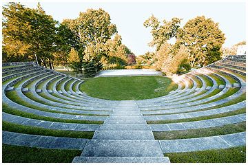 Amphiteather Outdoor Design, Outdoor Theater Architecture, Amphiteather Architecture, Amphiteather Outdoor, Community Space Design, Outdoor Theatre, Greek Theater, Riverside Resort, Theater Architecture