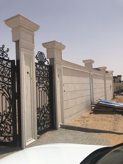 Front Boundary Wall Design Exterior, Boundary Wall Design Exterior, Fence Wall Design, Compound Wall Design, Gate Wall Design, Front Wall Design, House Fence Design, Gate Ideas, Gate Designs