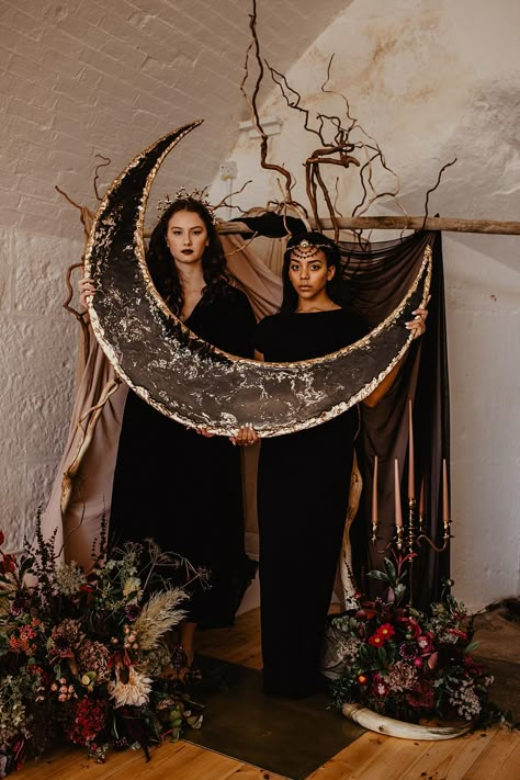 Boho Witchy Wedding, Dark Celestial Wedding, Witchy Cake, Half Moon Wedding Arch, Winter Solstice Wedding, Moon Wedding Arch, Spooky Halloween Wedding, Wedding Arch Diy, Moon Ceremony