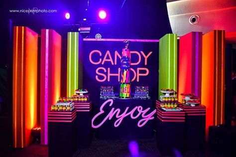 Glow In The Dark Candy Bar, Neon Candy Bar, Party Themes For Teenagers, Neon Candy, Glow Birthday Party, 15 Birthday, Party Sweets, Glow Birthday, Y2k Party