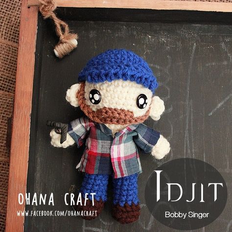 Crochet Supernatural, Supernatural Crochet, Geek Crochet, Crochet A Bear, Bear Ideas, Cutest Crochet, Amigurumi For Beginners, Bobby Singer, Crochet Geek